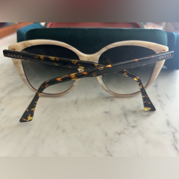 Gucci Havana Sunglasses with case - Picture 6 of 8